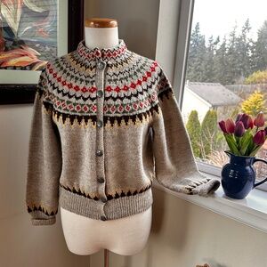 Norwegian Fancy Yoke Cardigan Sweater - Vintage 1940-50 Tan & Multicolors - M